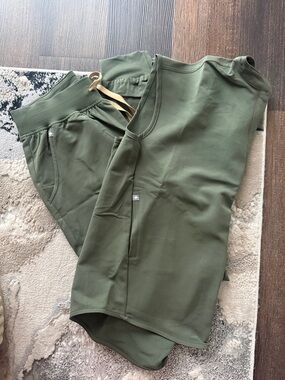 Figs Olive Green Scrub Set